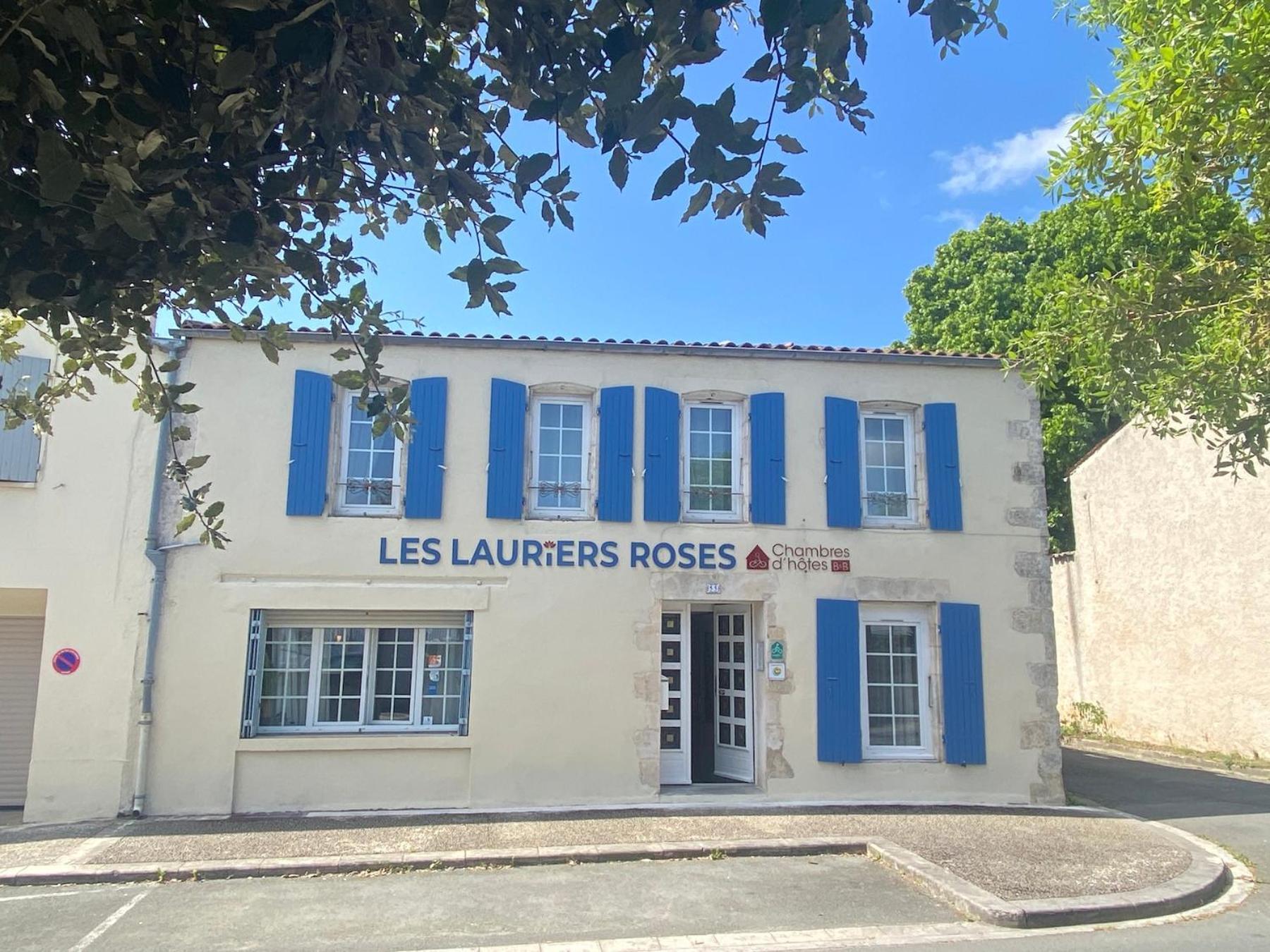 Logis Des Lauriers Roses Maison d'hôtes